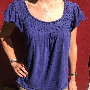 🌺Super soft Elle MUST HAVE Tee!